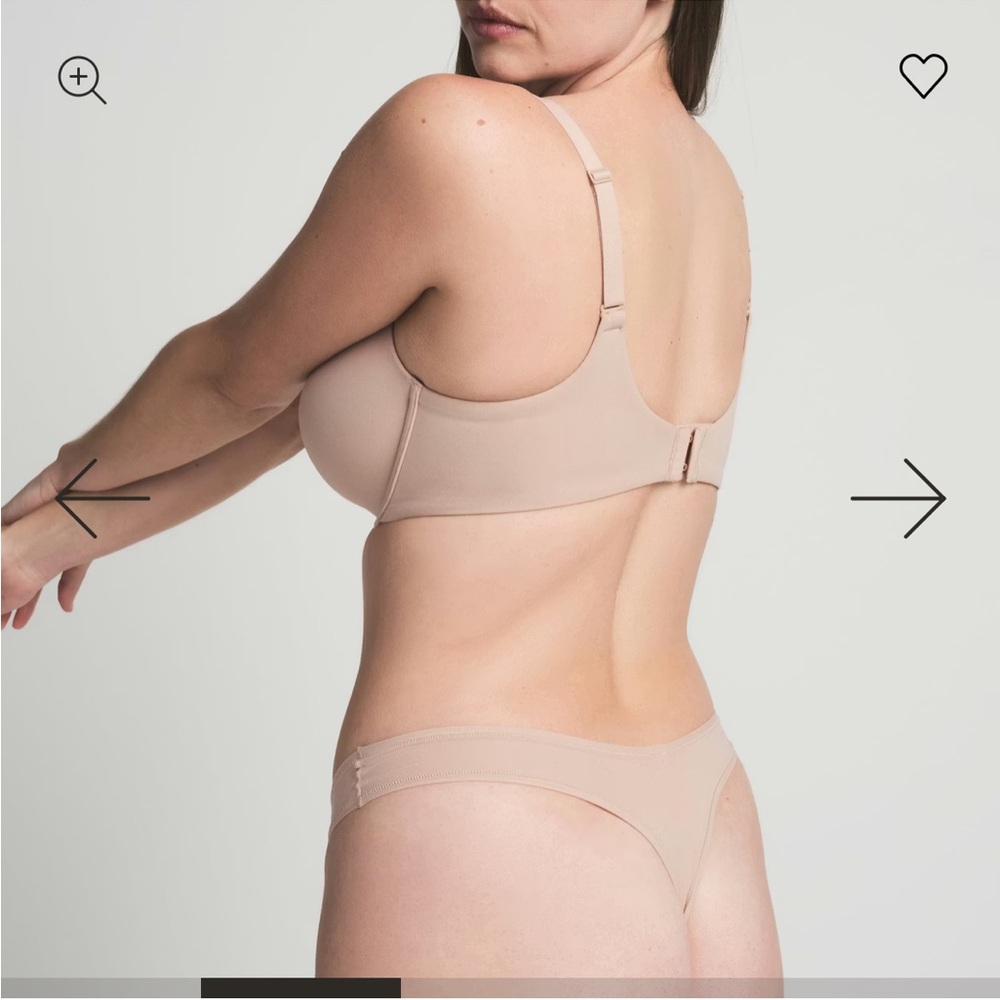 NWT Skims Fits Everybody T-Shirt Bra